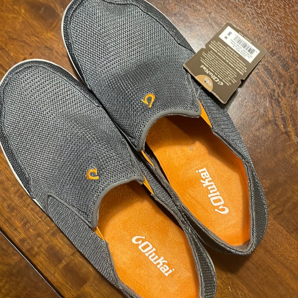 Olukai Nohea mesh shies. Color is dark shadow